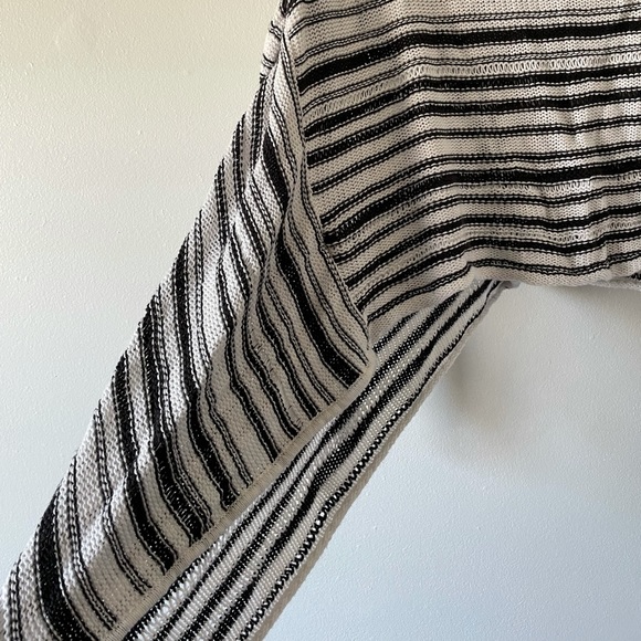 Billabong Oversized Cropped Sweater size Medium - Picture 3 of 5